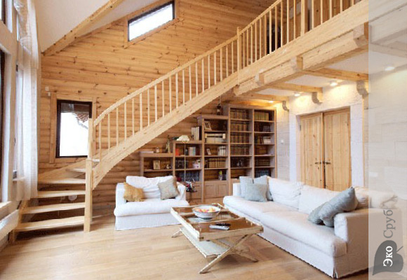 Изогнутая деревянная лестница
