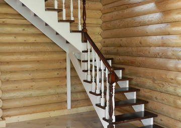 Установка лестницы в деревянном доме
