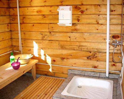 Как сделать душевую кабину в деревянном доме?