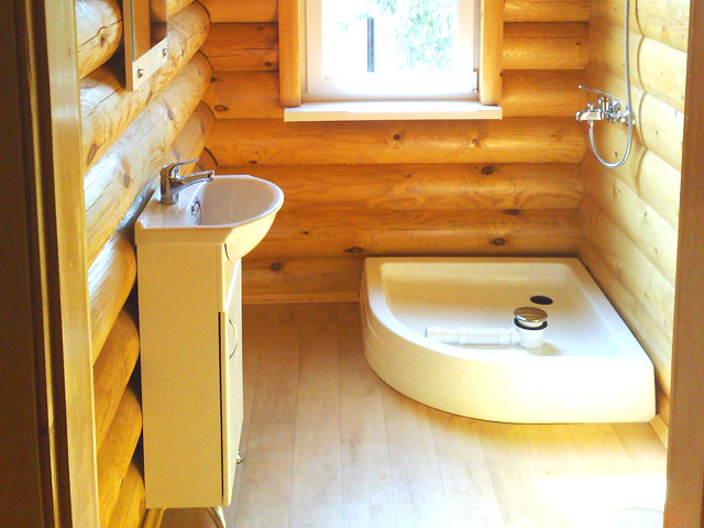 Как сделать душевую кабину в деревянном доме своими руками?